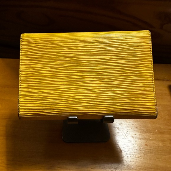 Louis Vuitton Yellow/Purple Epi Leather Medium Snap Wallet - Picture 3 of 11